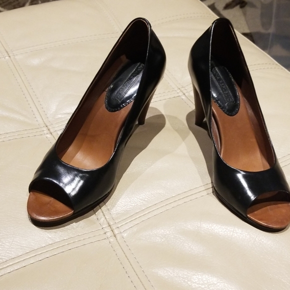 Banana Republic black peeptoe w. Brown round heel - Picture 2 of 8